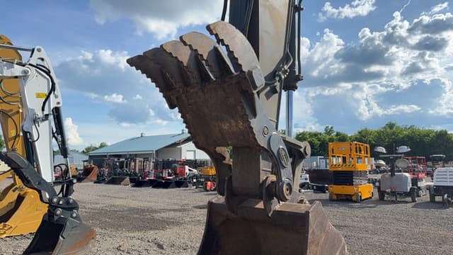 Image of Volvo EC250EL equipment image 4
