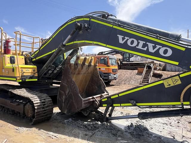 Image of Volvo EC300DL equipment image 3