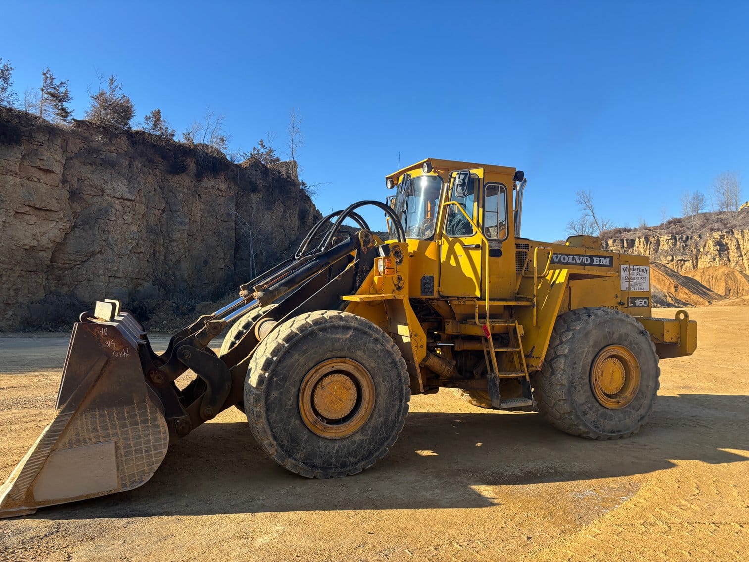 Volvo L160 Equipment Image0