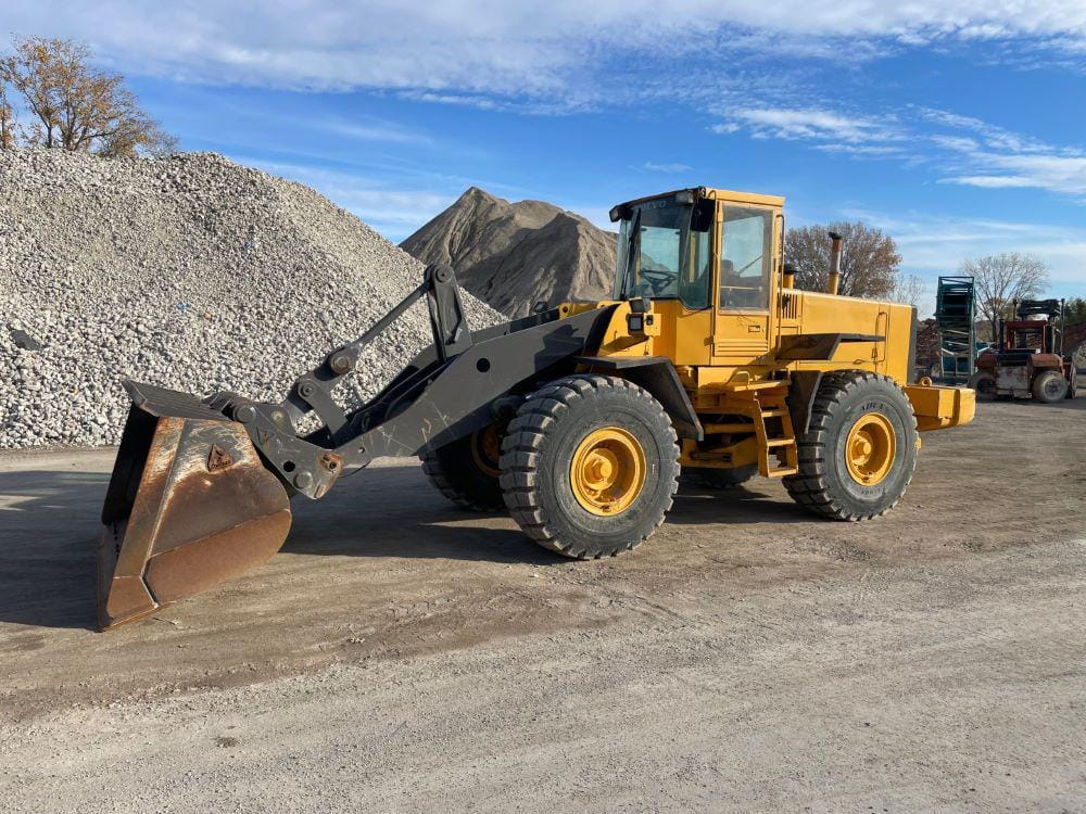 Main image Volvo L120C