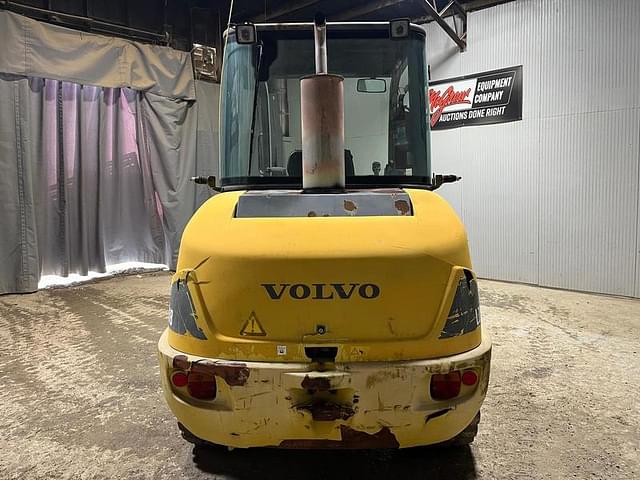 Image of Volvo L20B equipment image 3