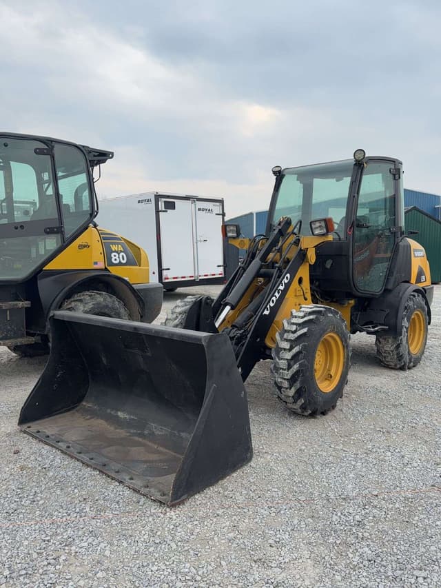 Image of Volvo L25B equipment image 2