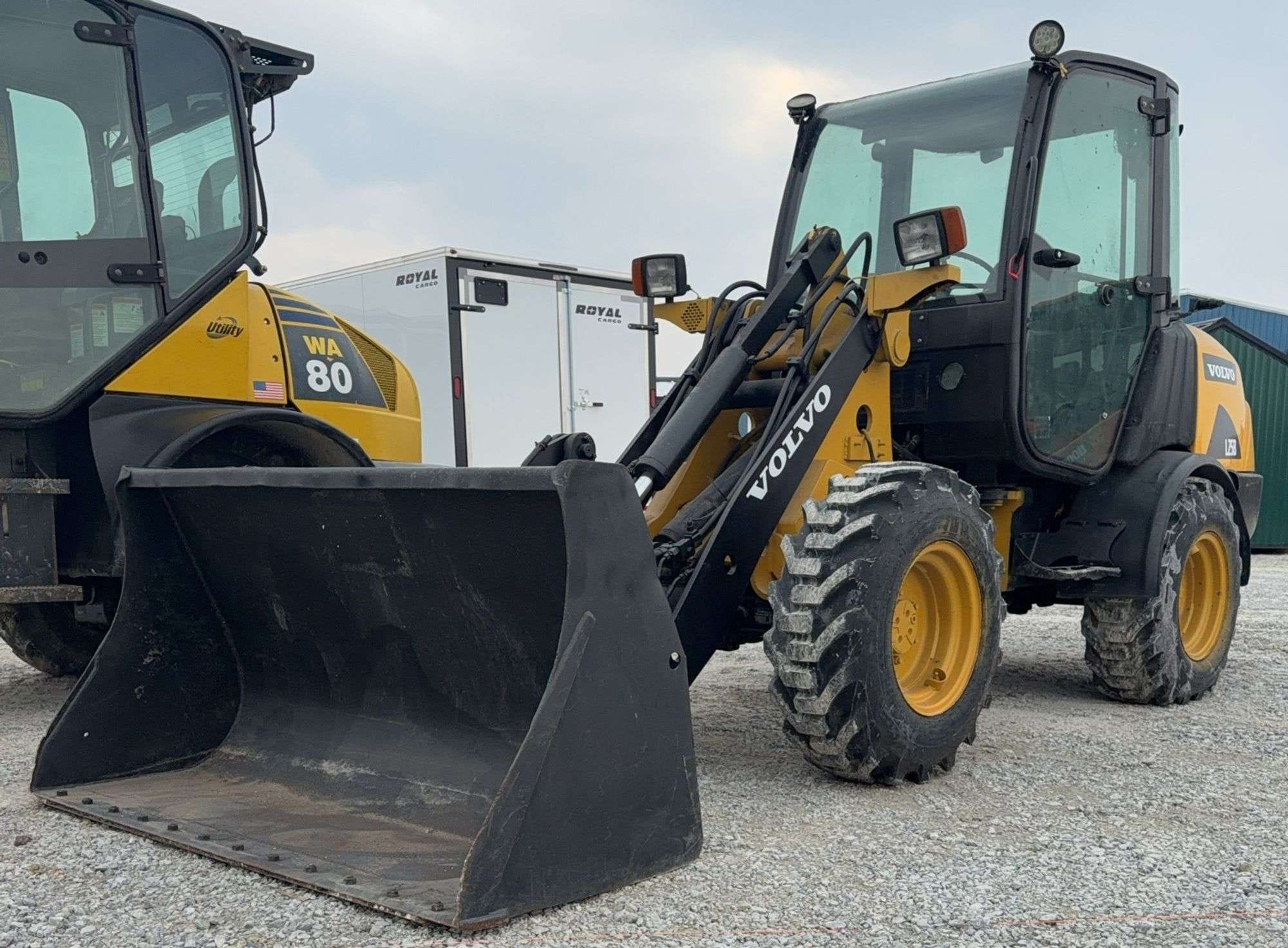 Volvo L25B Equipment Image0