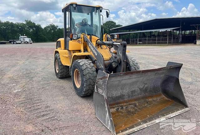 Image of Volvo L30G equipment image 2