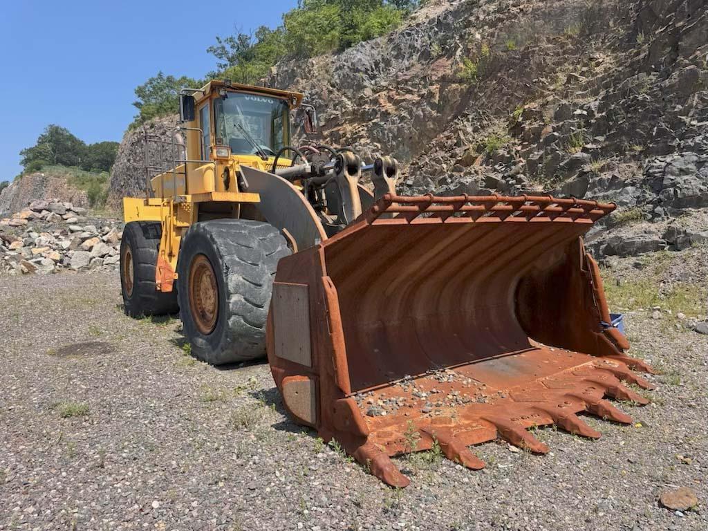 Image of Volvo L330E Image 1