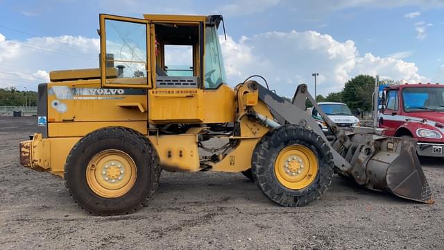 Image of Volvo L50C equipment image 4