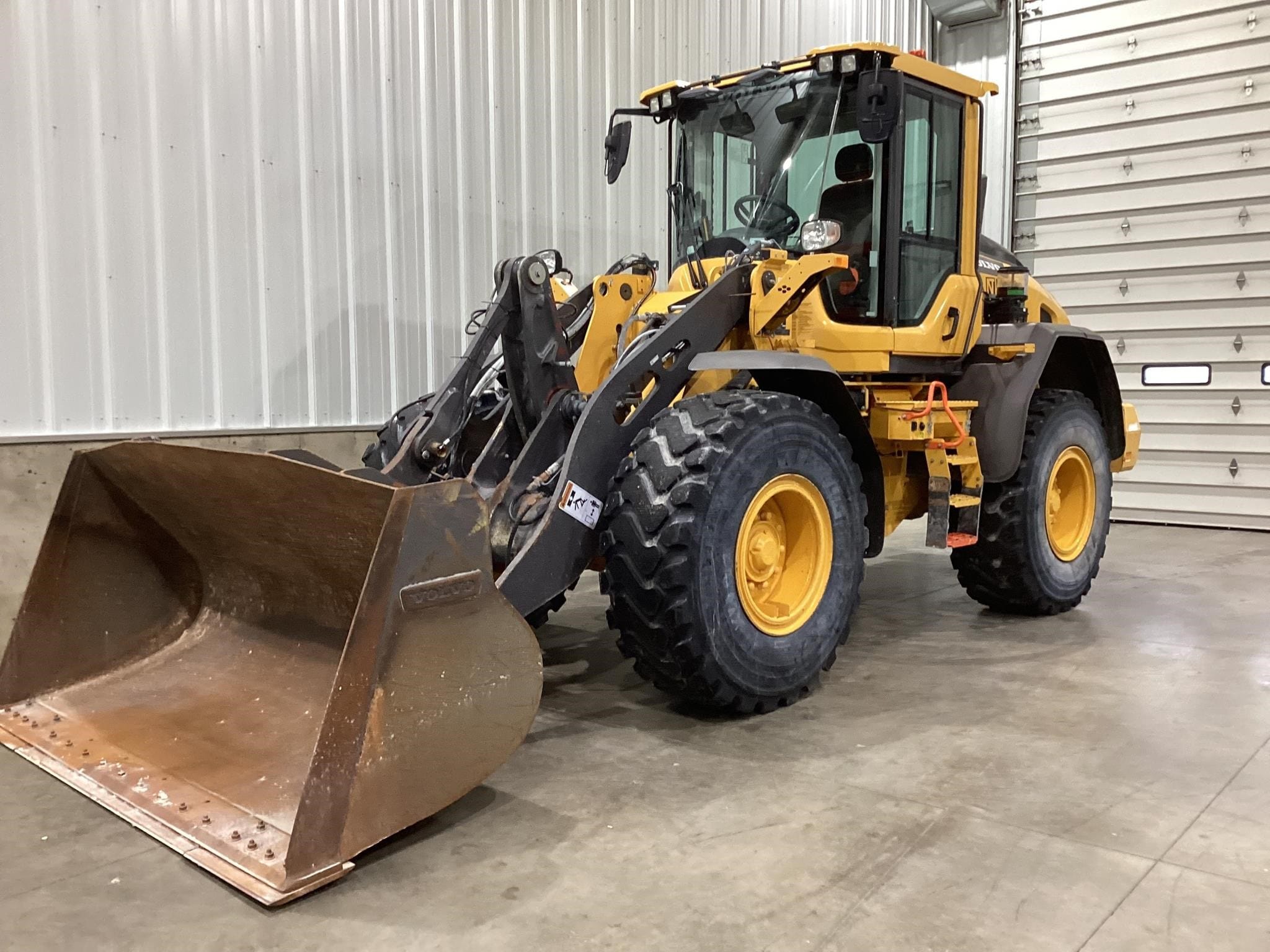 2023 Volvo L60H Equipment Image0