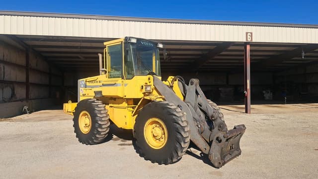 Image of Volvo L70B equipment image 4
