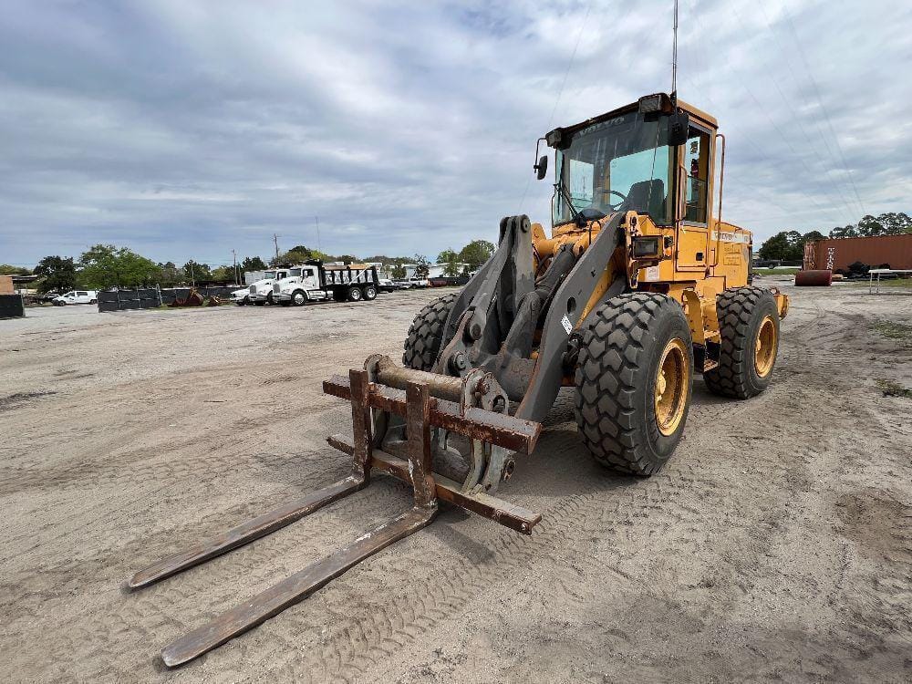 Main image Volvo L70D