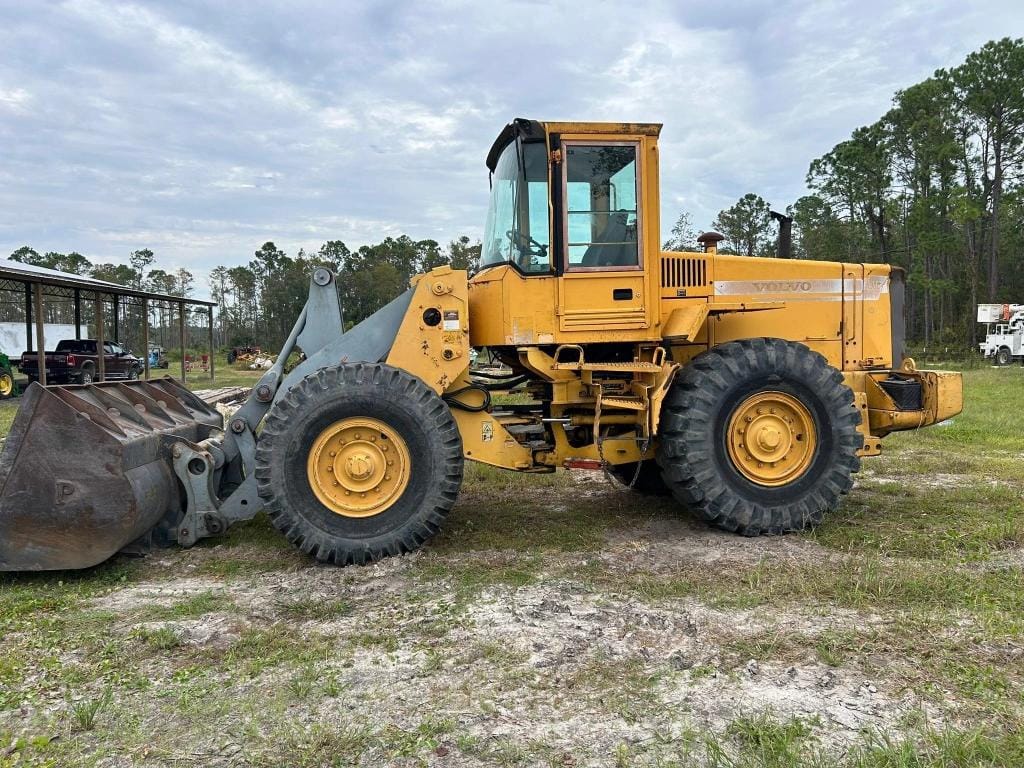 Main image Volvo L90C