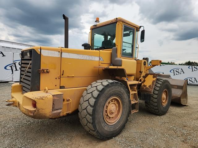 Image of Volvo L90D equipment image 4