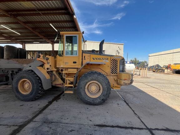 Volvo L90E Equipment Image0