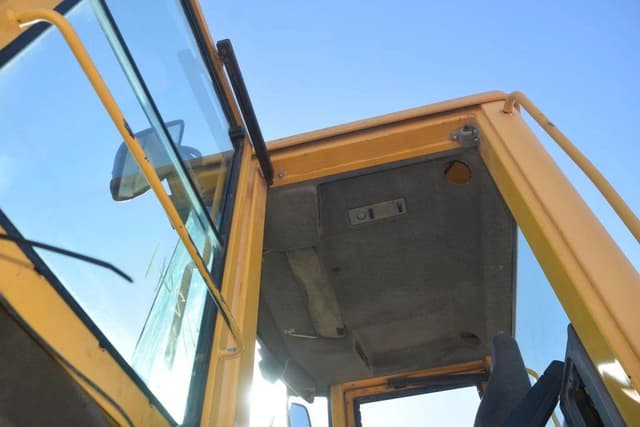 Image of Volvo L90E equipment image 4