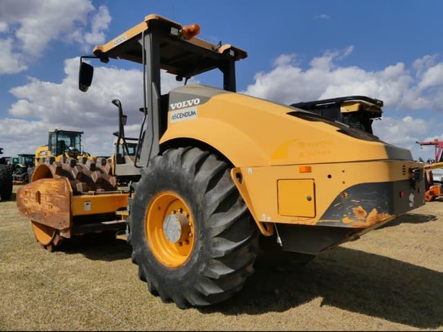 Image of Volvo SD115B equipment image 1