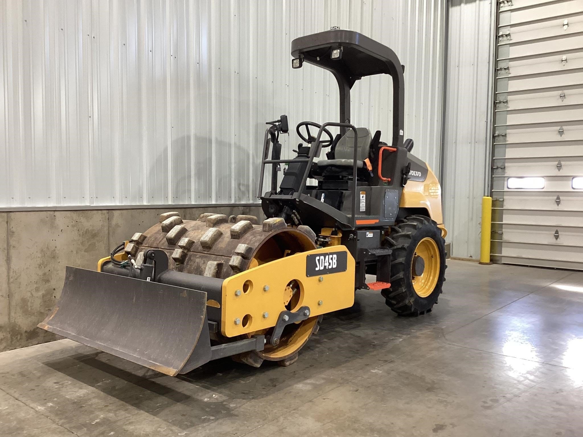 2022 Volvo SD45 Equipment Image0