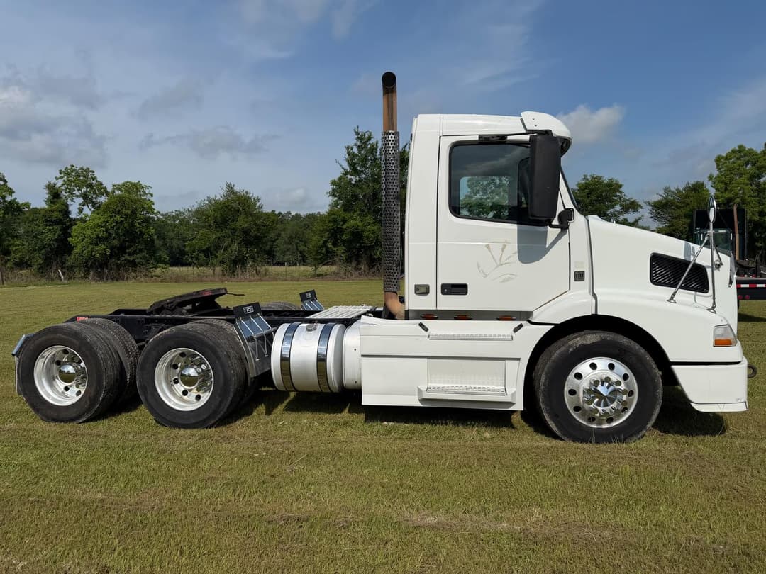 Image of Volvo VNM Primary image