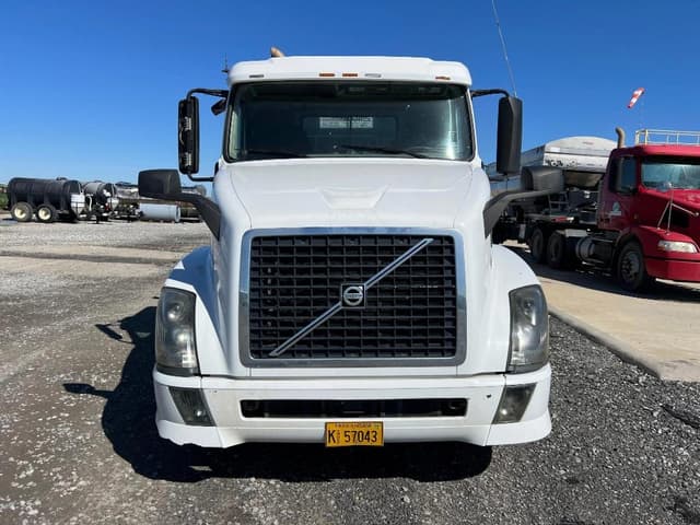 Image of Volvo VNL equipment image 1