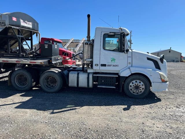 Image of Volvo VNL equipment image 3