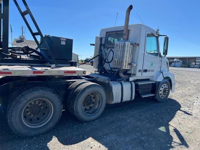 Image of Volvo VNL equipment image 4