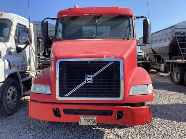 Image of Volvo VNM equipment image 1