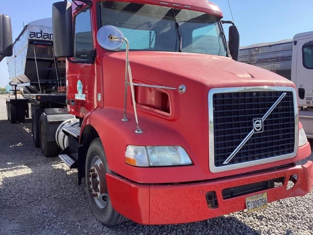 Image of Volvo VNM equipment image 3