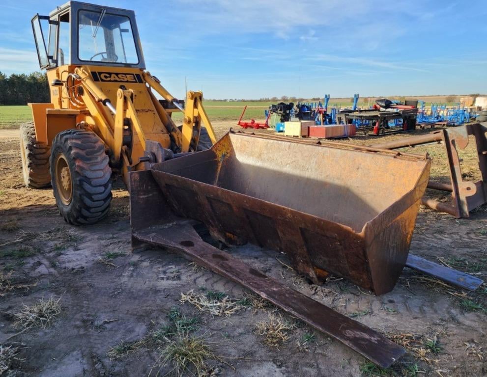 SOLD - W20 Case Loader w/ Attachments Construction with --- Hrs ...