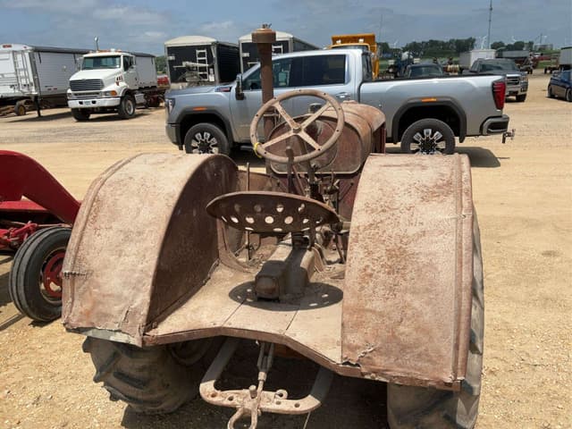 Image of McCormick-Deering W-30 equipment image 3