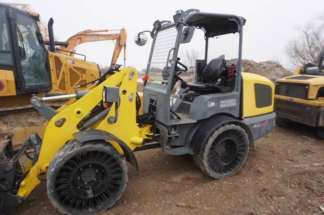 Image of Wacker Neuson WL32 equipment image 2