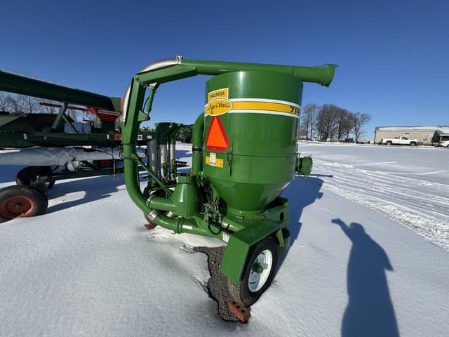 Image of Walinga Agri-Vac 714 Deluxe equipment image 4