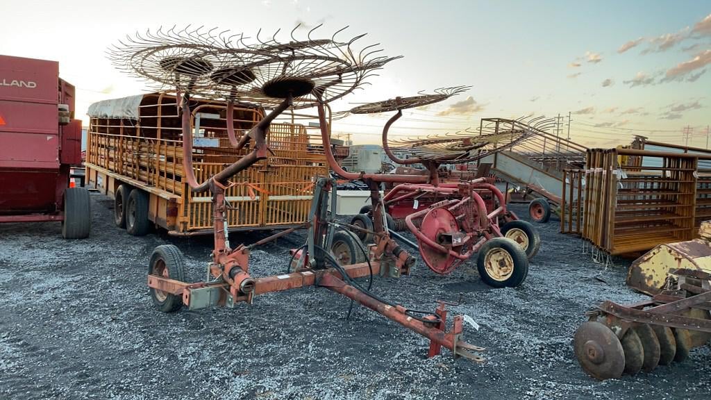 SOLD - WALTON 8 WHEEL V RAKE PULL TYPE Hay and Forage | Tractor Zoom