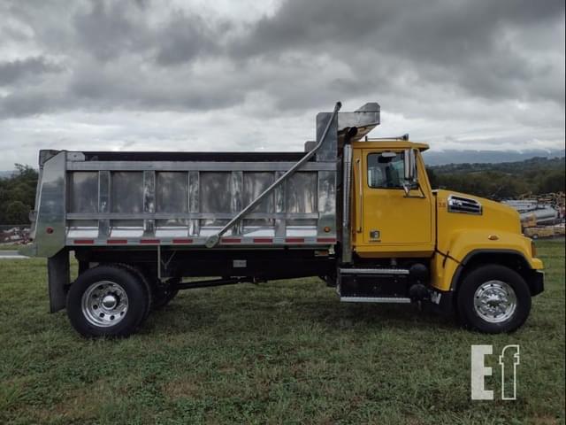 Image of Western Star 4700SF equipment image 2