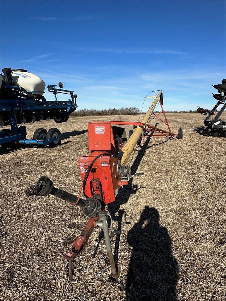 SOLD Westfield MK8051 Harvesting Grain Augers/Conveyors Tractor Zoom