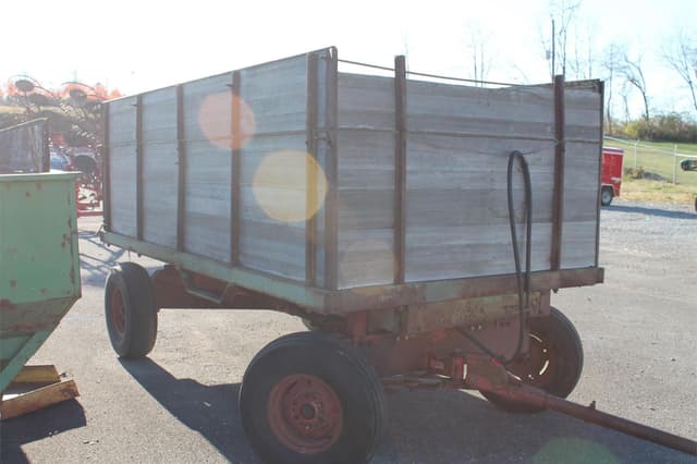 Image of Undetermined Forage Dump Cart equipment image 3