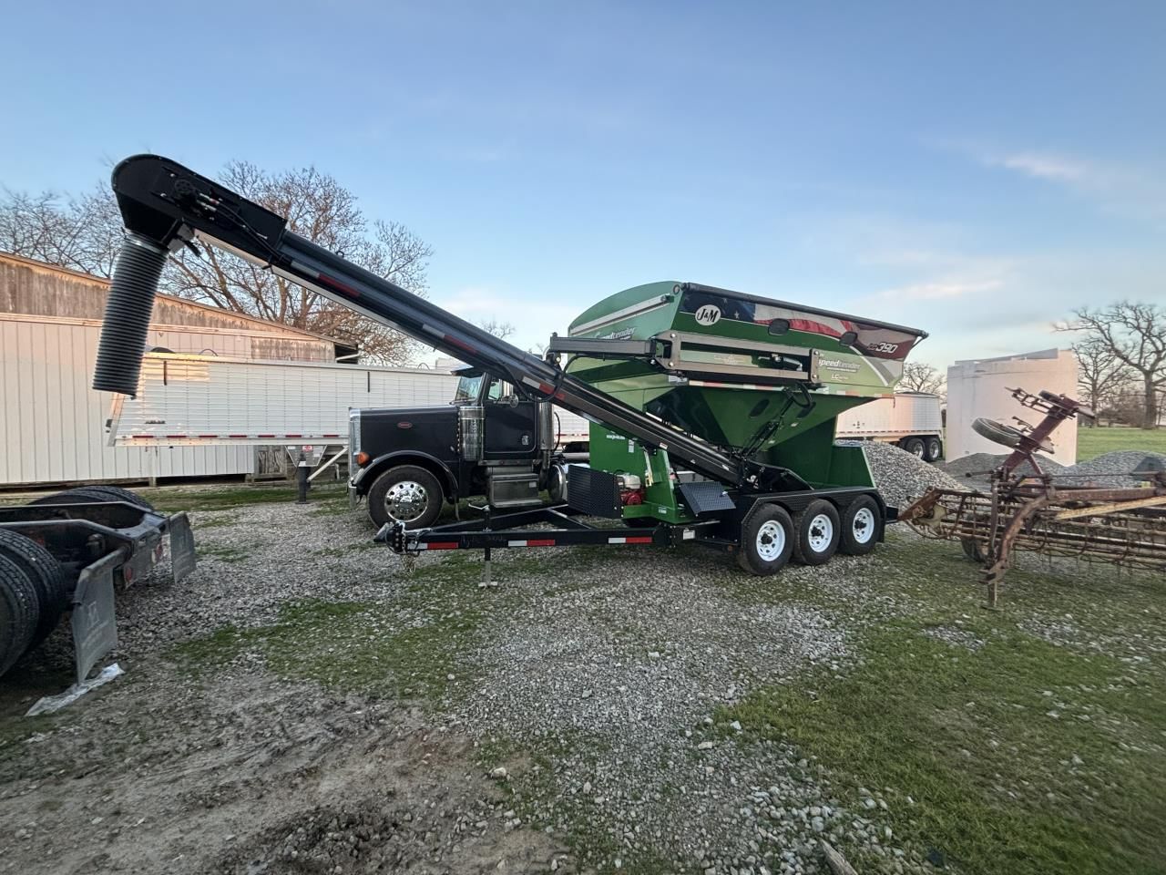 Main image J&M LC390