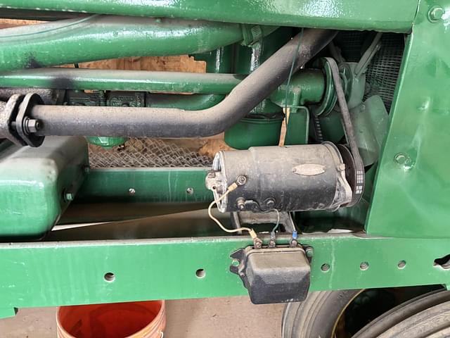 Image of John Deere B equipment image 4