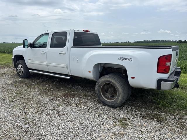 Image of Chevrolet 3500 equipment image 2