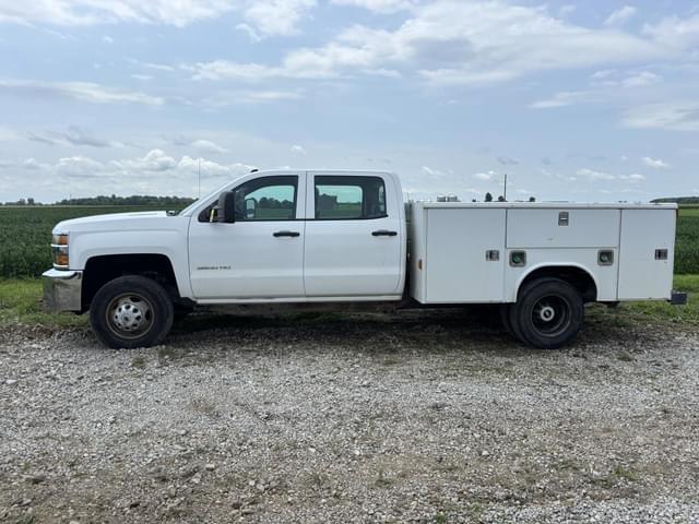 Image of Chevrolet 3500 equipment image 1