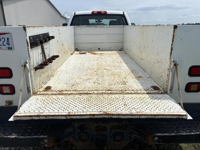 Image of Chevrolet 3500 equipment image 4