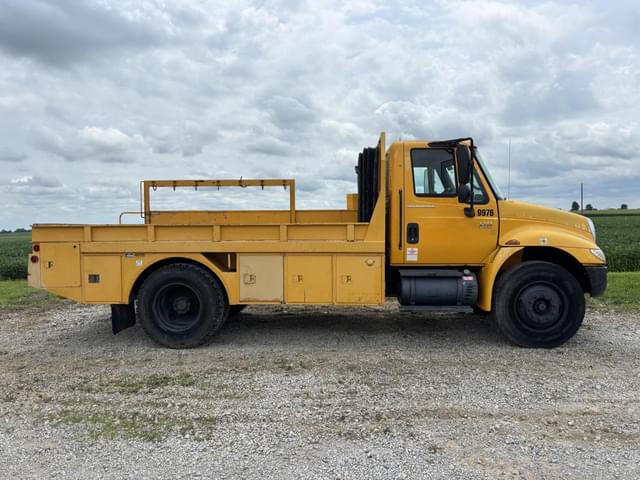 Image of International 4300 equipment image 2