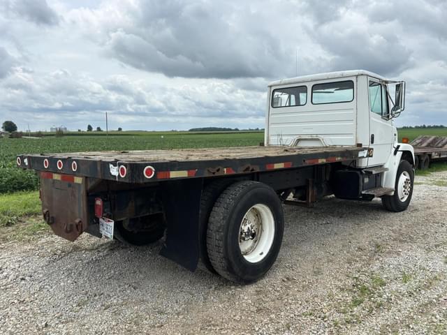 Image of Freightliner FL70 equipment image 2
