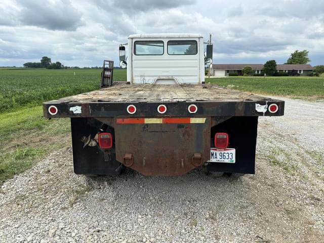 Image of Freightliner FL70 equipment image 3