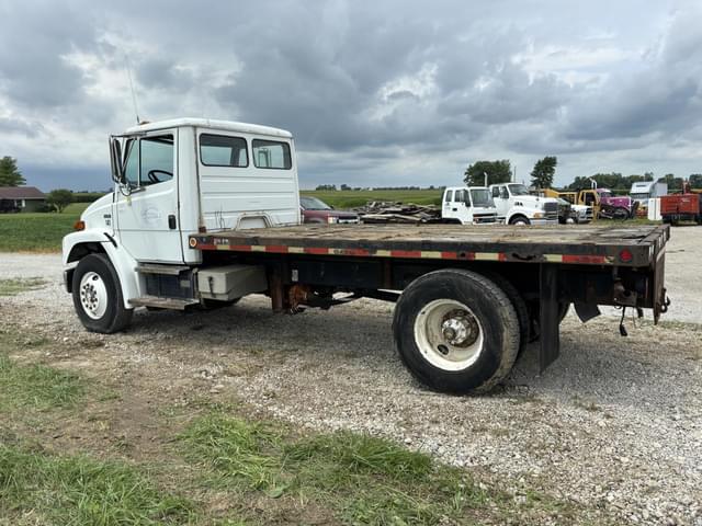 Image of Freightliner FL70 equipment image 4