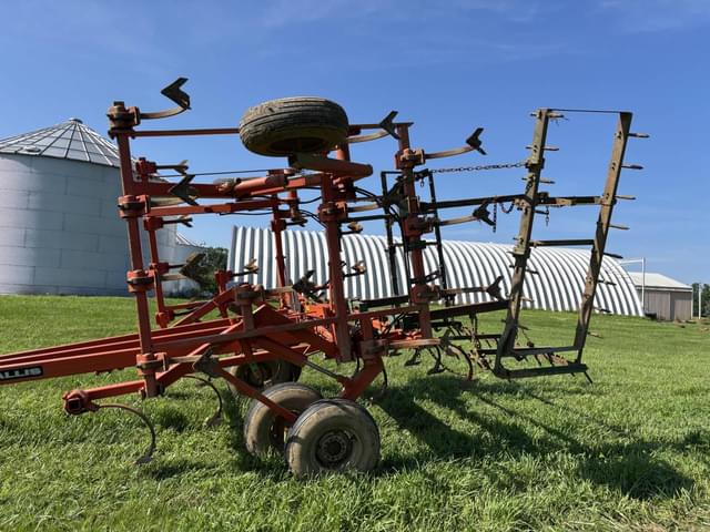 Image of Deutz-Allis 1400 equipment image 3