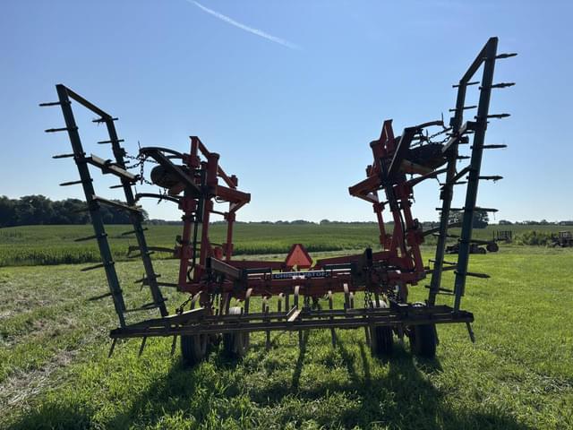 Image of Deutz-Allis 1400 equipment image 2
