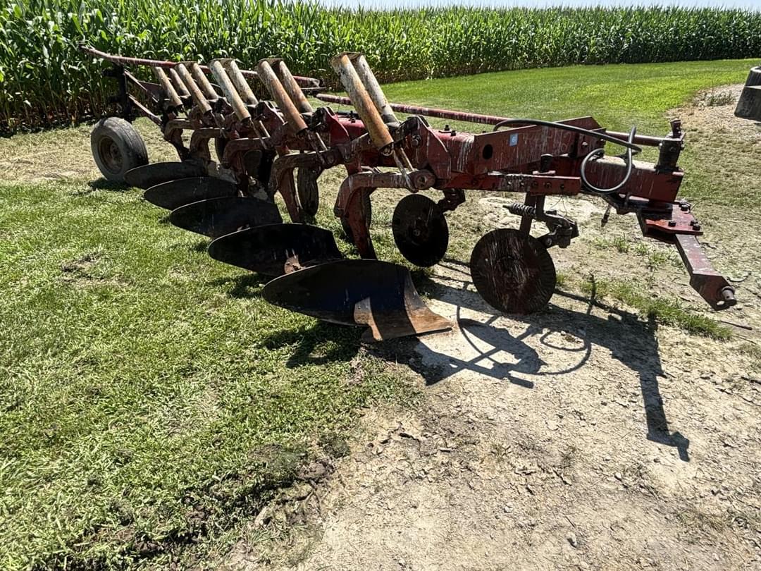 Image of International Harvester 720 Primary image