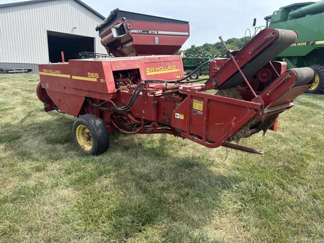 Image of New Holland 565 equipment image 2