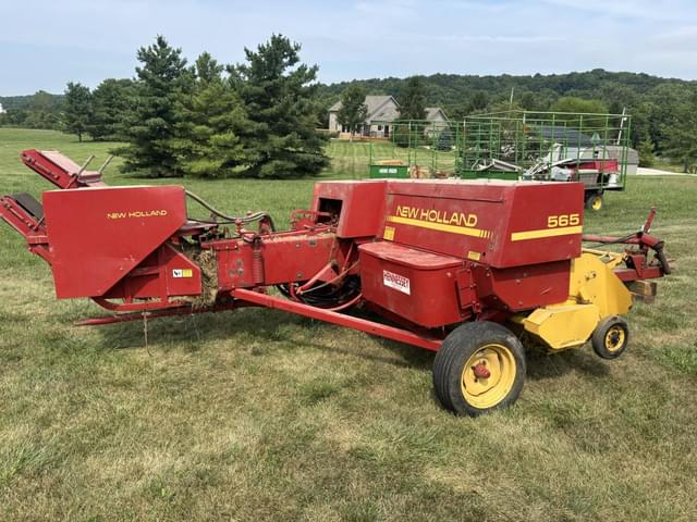 Image of New Holland 565 equipment image 4
