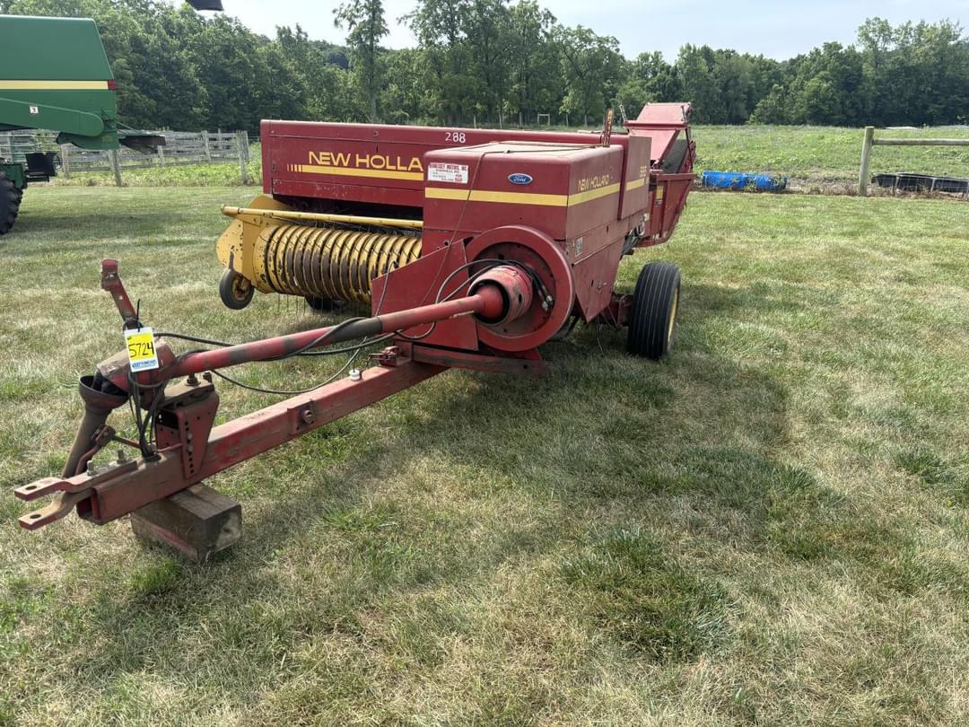 Image of New Holland 565 Primary image