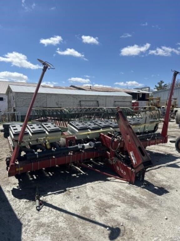 White 6100 Equipment Image0