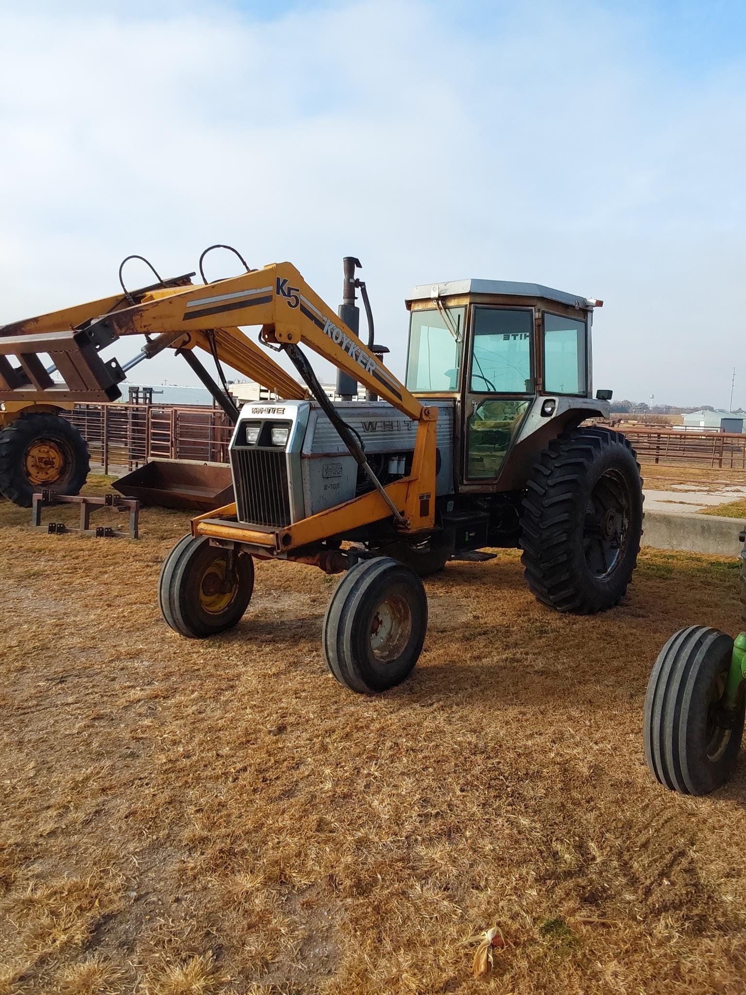 White 2-105 Equipment Image0